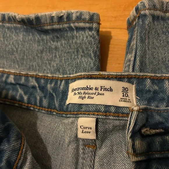 10L Curve Love Abercrombie Jeans - Picture 2 of 3